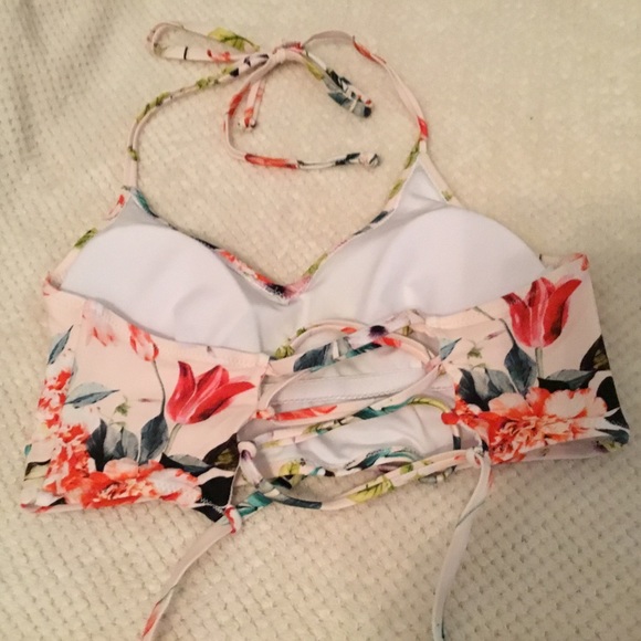 Cupshe bikini. High waisted black & white stripe bottom and pink floral top - Picture 13 of 16